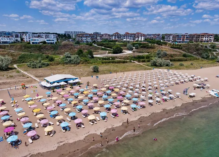 M1 Pool And Beach View Apartment