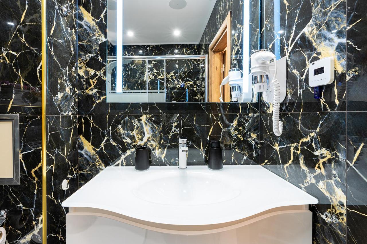 Апартаменти M1 Pool And View